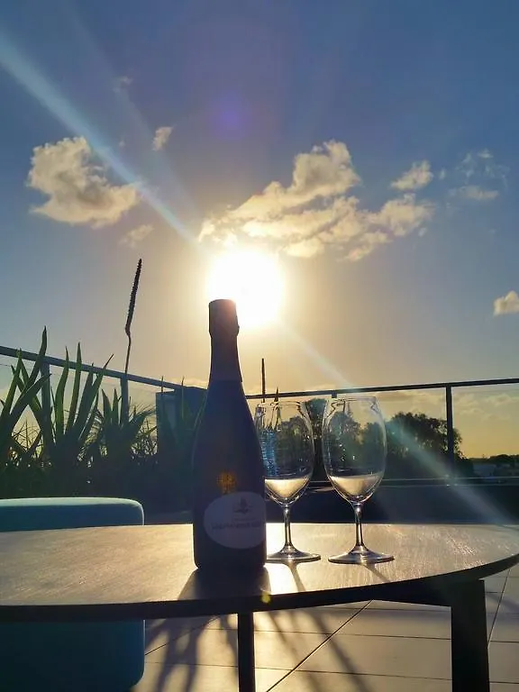 Aqua Aqua Luxury Penthouses Urangan Appartement