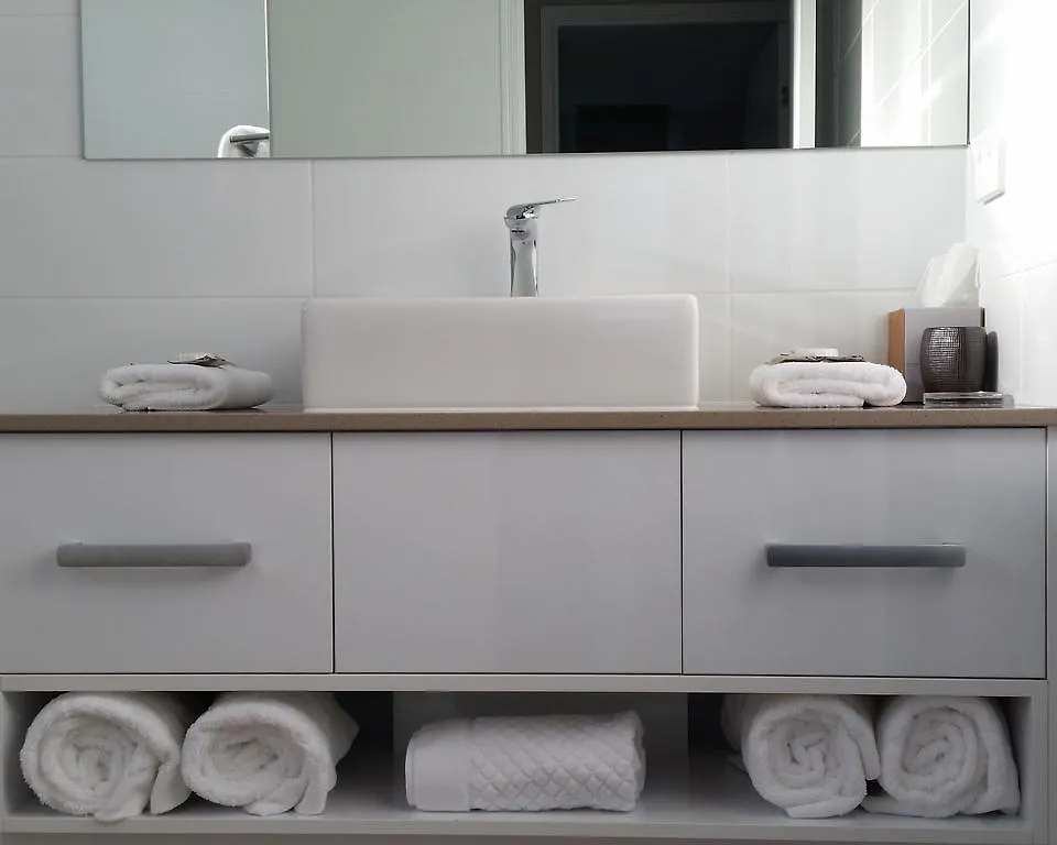 Aqua Aqua Luxury Penthouses 우란간