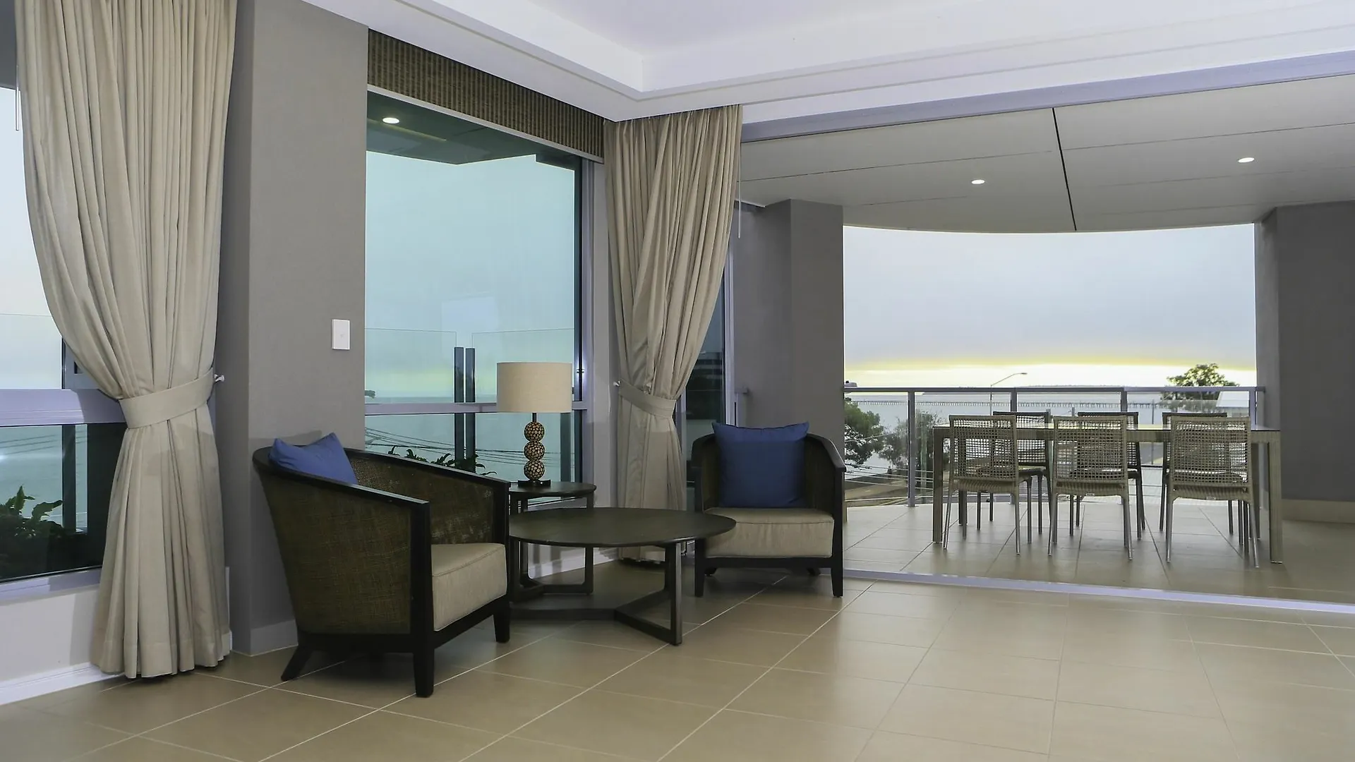 Aqua Aqua Luxury Penthouses 우란간